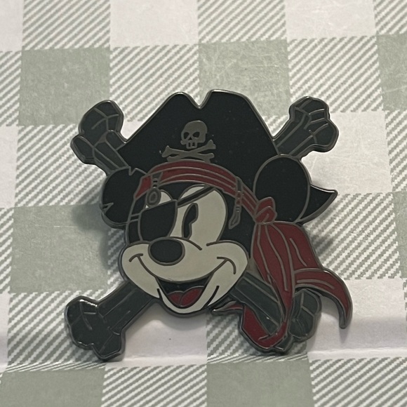 Disney Mickey Mouse Pirate Pin - Picture 2 of 5